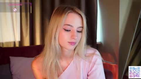 Snapshot of mickeydior chatting on September 9, 11:43 am mickeydior online show from September 9, 11:43 am