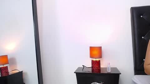 midnightbella_ online show from May 1, 12:52 pm