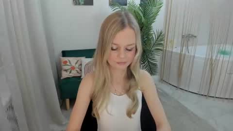 midnighteaura online show from June 11, 7:32 pm