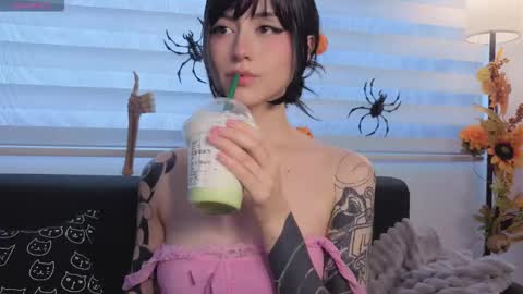 midori__san online show from November 12, 6:06 pm