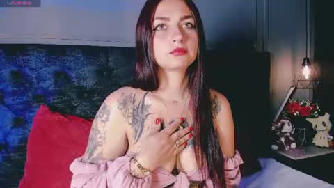 miia_moore_ online show from June 22, 1:08 pm