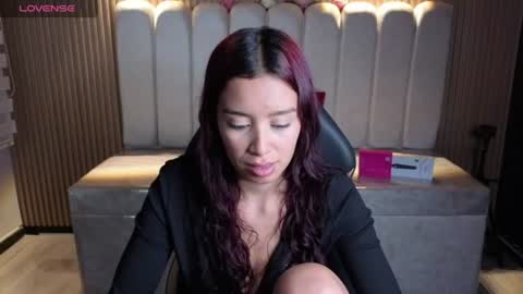 miiaa_evans1 online show from August 8, 8:28 pm