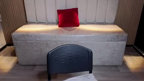 miiaa_evans1 online show from June 4, 9:52 pm