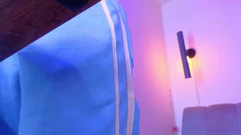 miiaboss online show from July 28, 6:20 pm