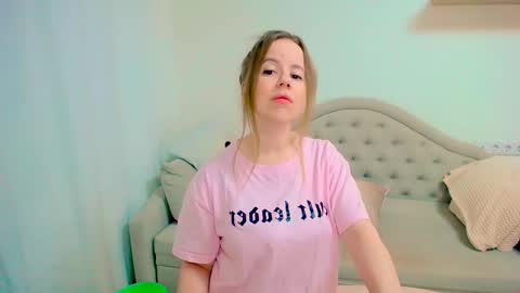 Snapshot of mika4ever chatting on October 18, 5:15 pm Mikaella online show from October 18, 5:15 pm