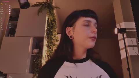 mika_moon_ online show from September 24, 5:12 pm