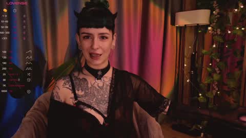 mika_moon_ online show from February 5, 10:12 pm