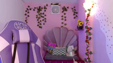 Mikka 3 online show from November 12, 1:53 pm