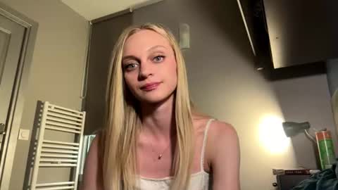 mikkiskees online show from July 1, 7:35 pm