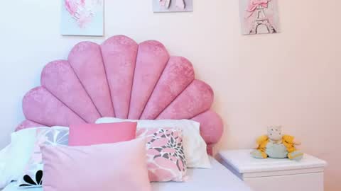 mila_adamss online show from June 18, 10:53 am