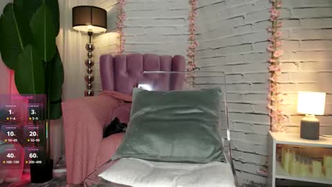 Mila Sapphire online show from November 2, 6:28 am