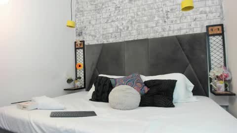 mila online show from December 22, 1:25 pm