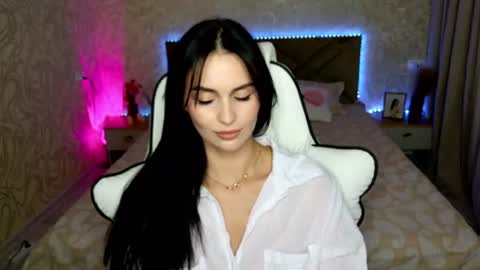 Mila online show from July 4, 9:10 pm