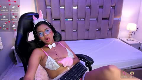 Snapshot of milahall__ chatting on December 7, 4:20 am Milenna online show from December 7, 4:20 am