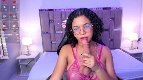 Snapshot of milahall__ chatting on January 31, 3:52 am Milenna online show from January 31, 3:52 am