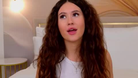 milaleoneli online show from September 20, 3:10 pm