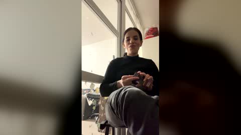 milalunaa online show from March 16, 8:24 pm