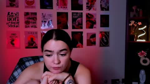 milamiuuu online show from July 23, 1:58 am