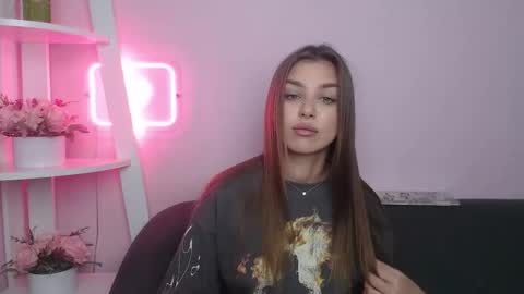 milanaangelas online show from November 16, 6:15 am