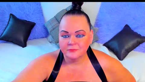 Snapshot of milanabiegert chatting on November 1, 11:25 am Lana online show from November 1, 11:25 am