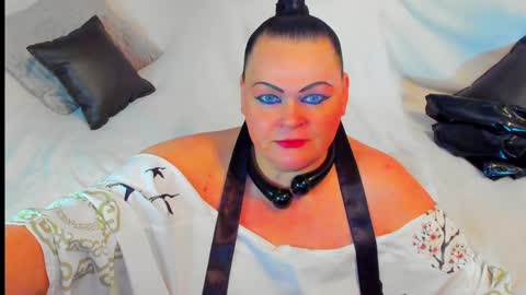 Snapshot of milanabiegert chatting on January 2, 3:40 pm Lana online show from January 2, 3:40 pm