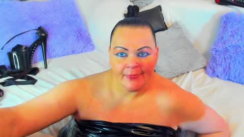 Snapshot of milanabiegert chatting on January 10, 11:29 pm Lana online show from January 10, 11:29 pm