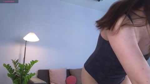 milanakowall online show from February 24, 6:34 am