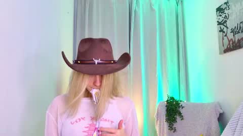 Milaray online show from August 8, 5:48 am