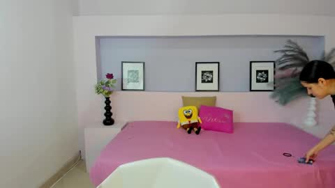 Mila Rose online show from December 17, 11:06 am