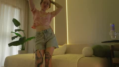 Mila online show from April 3, 7:28 am