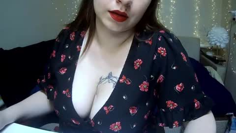 Milaxcute online show from June 21, 7:29 pm