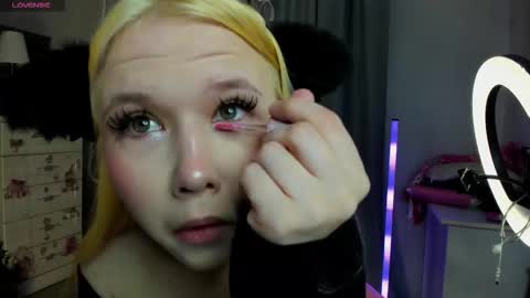 Mia online show from February 9, 3:42 am