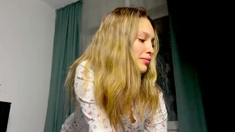 mileyy_cute online show from March 7, 11:23 pm