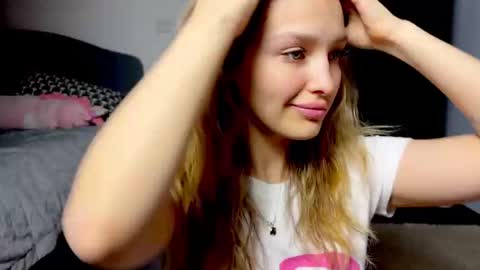 mileyy_cute online show from March 11, 12:48 am