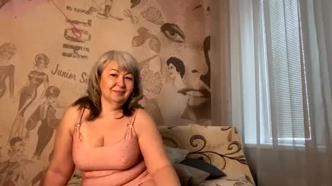 Snapshot of milf_charlotty chatting on March 11, 2:10 am Charlotte online show from March 11, 2:10 am