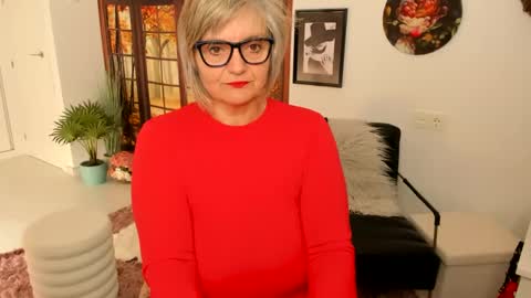 Snapshot of milfelladd69 chatting on February 27, 10:15 am MilfElla online show from February 27, 10:15 am