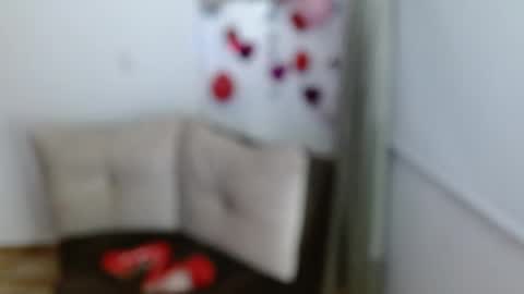 Snapshot of milfrosalie chatting on February 14, 9:45 am Rosalie online show from February 14, 9:45 am