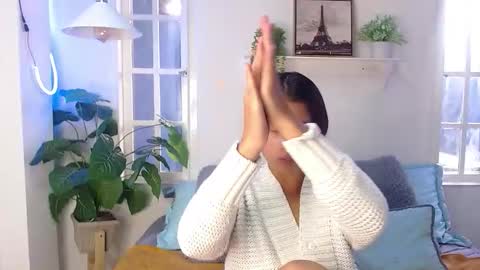 CHLOE online show from March 12, 1:47 pm