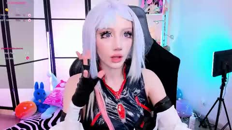 milky cute online show from May 11, 7:11 pm