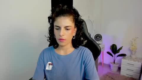 Snapshot of milla_pixxie chatting on December 7, 9:28 am Milagros online show from December 7, 9:28 am