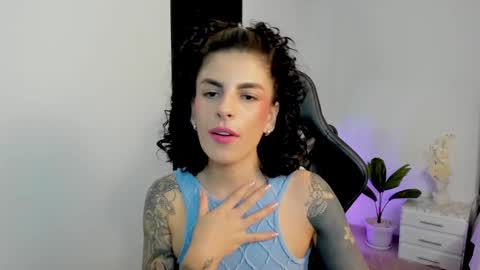 Snapshot of milla_pixxie chatting on December 16, 4:45 am Milagros online show from December 16, 4:45 am