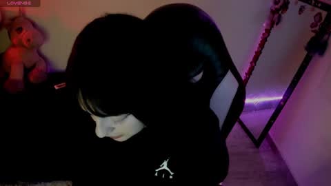 millandiux online show from June 11, 2:53 am