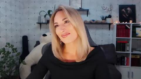 MillaXQueen online show from July 12, 4:41 pm