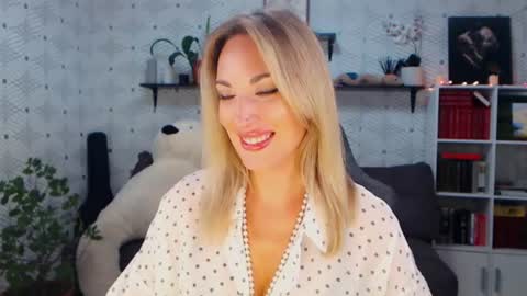 MillaXQueen online show from July 11, 4:40 pm