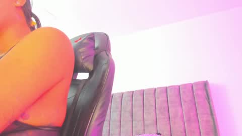 miller_silvana online show from May 25, 12:04 pm