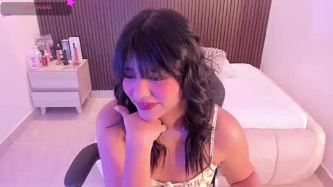 millyevans1 online show from May 7, 3:22 am