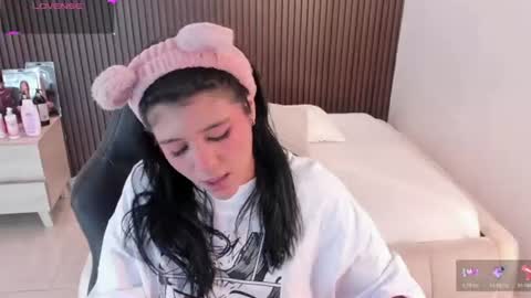 millyevans1 online show from August 5, 2:51 am