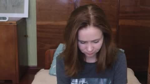 Snapshot of milora_ chatting on September 12, 9:07 am Mila online show from September 12, 9:07 am