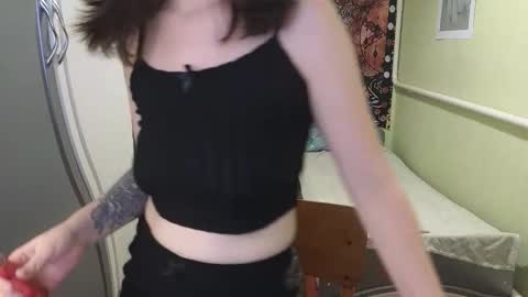 Snapshot of milora_ chatting on September 22, 10:03 am Mila online show from September 22, 10:03 am
