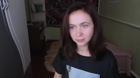 Snapshot of milora_ chatting on September 17, 8:12 am Mila online show from September 17, 8:12 am